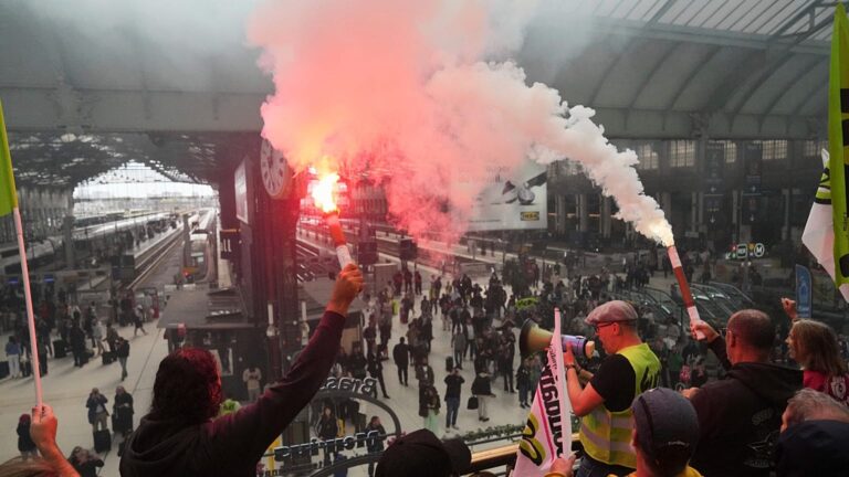 Read more about the article France travel advisory 2025: Is France safe for tourists amid protests?